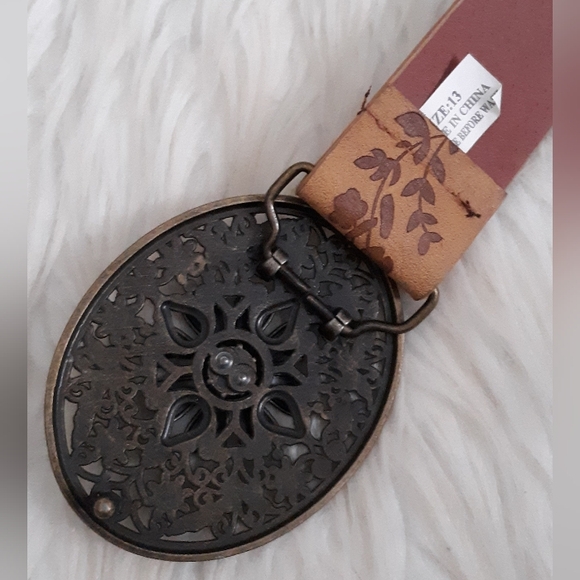 Faux Leather Floral Belt - Picture 5 of 5